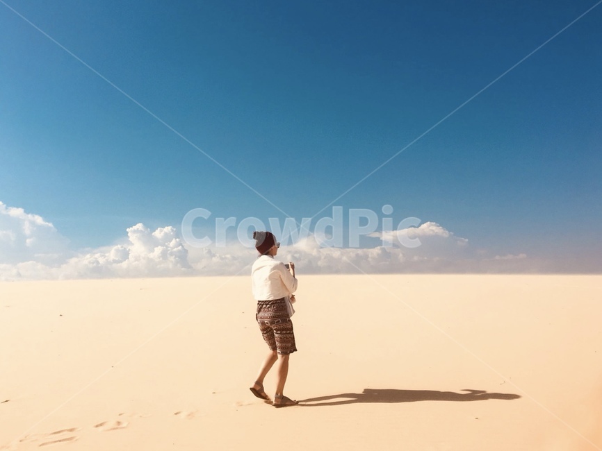 사막,사구,모래,풍경,자연,사람,person,sand,인간,human,사람,인물,인간,human,person,여성,여자,woman,female,lady,여행,휴가,traveling,vacation,trip