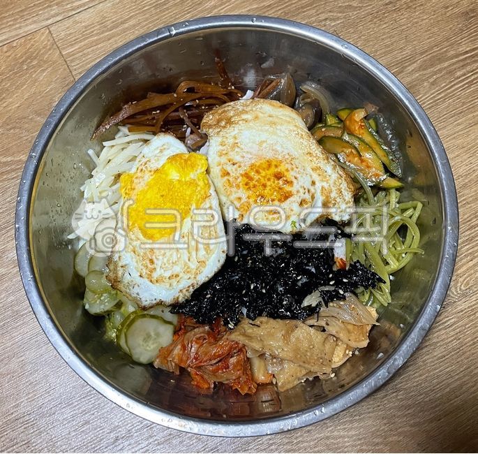 fried egg,braised burdock root,egg,bibimbap,cucumber,seaweed powder,oden,burdock,stirfried fish cake,stirfried oden,seasoned cucumber,red pepper paste,Yangpoon bibimbap,eggplant,rice side dishes,stirfried potato,stirfried cucumber,stirfry dishes,fry,dish,