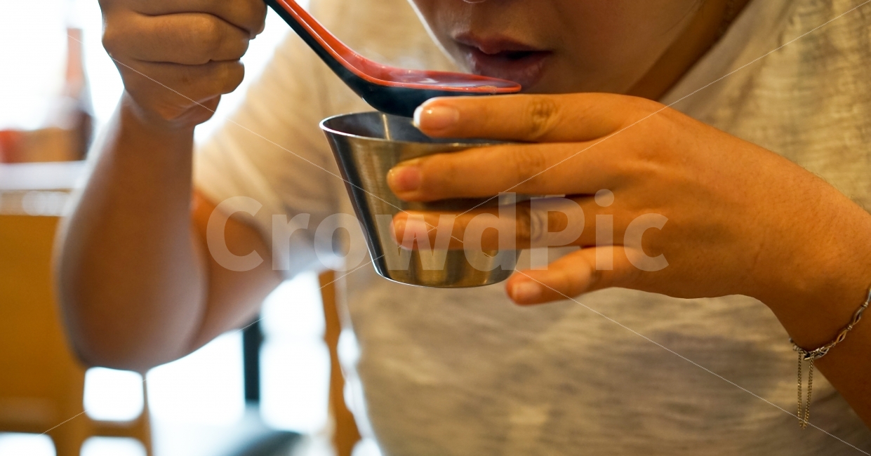 먹방,수저,국물,국물요리,일상,식사,음식,먹빵,사람,스푼,일상사진,인물,식사중,사람,인물,인간,human,person,신체일부,몸,body,음식,식재료,요리,food,cook,meal,dishes,food reserves