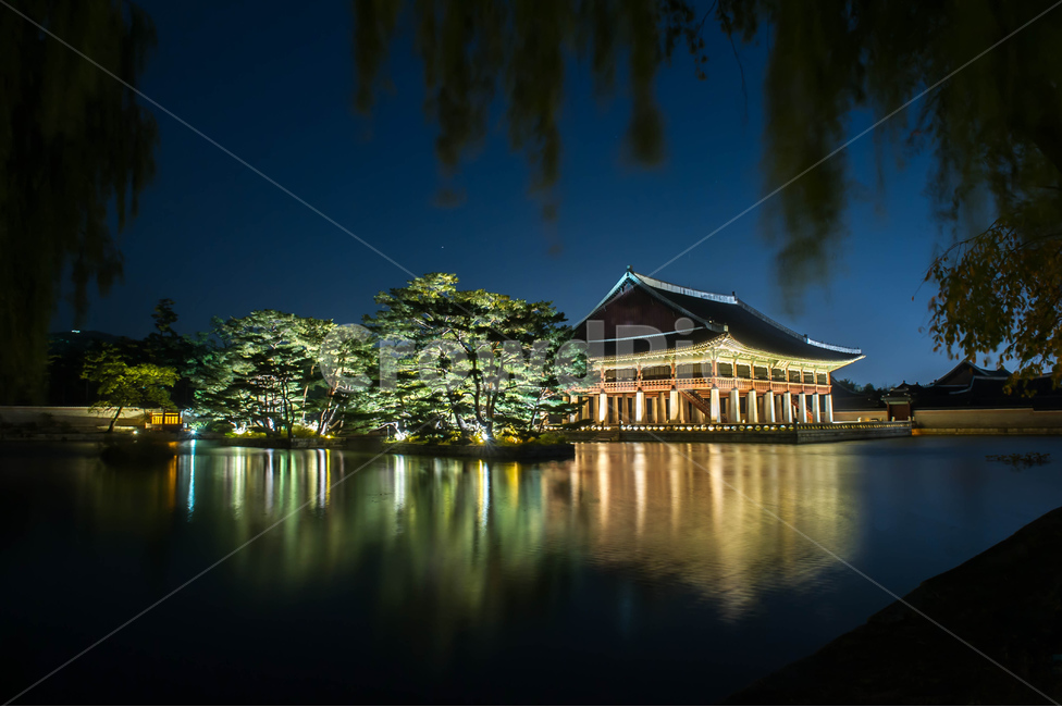 광화문,경회루,야경,장노출,반영,야경,밤,풍경,nightscape,night,landscape,한국전통,한국문화,korean traditional,korean culture,랜드마크,landmark,tourist attraction,한국랜드마크,한국관광지,한국명소,korea landmark,korea tourist attraction,건축물,건물외관,exterior,building,structure,architecture,construction,건물,castle,성,nature,자연,outdoors,옥외,water,물