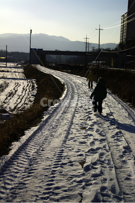겨울,winnter,계절,풍경,설경,눈,길,겨울,계절,winter,season,자연,풍경,nature,landscape,사람,인물,인간,human,person,어린이,어린아이,child,children,kid