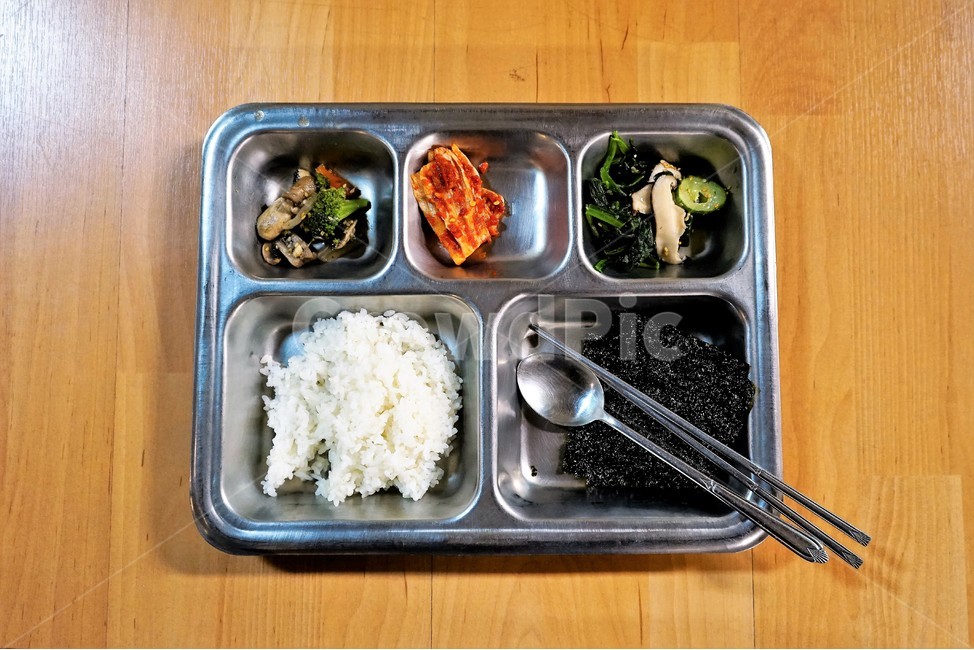 식판,밥,반찬,수저,김치,한국음식,김,나물,쌀밥,식사,간편식,군대식사