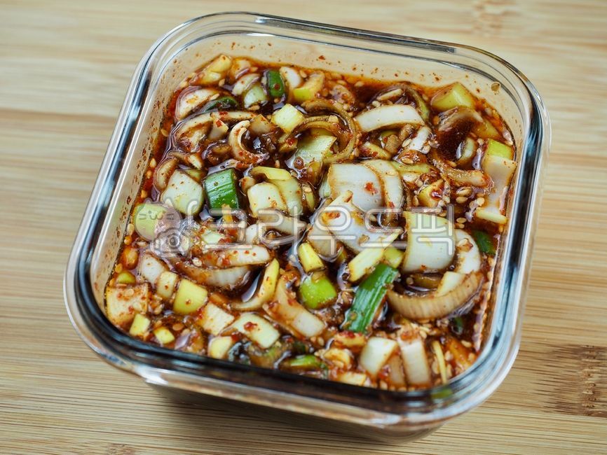 asiansauce,black,soy sauce,sauce,green onion,vegetable,fermented soy sauce,food,Seasoned soy sauce,fermentedsoysauce,Asian sauce,traditionalsauce,Korean traditional sauce,tradition,soysauce,traditional sauce,mix
