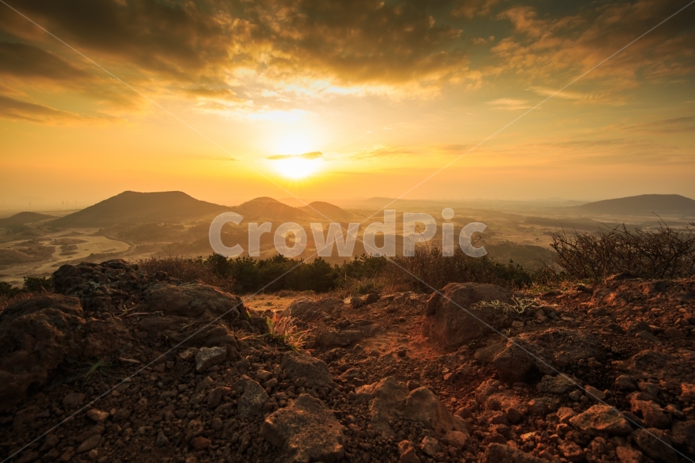 제주일출,일출sunrise,백약이오름,제주오름,제주,제주하늘,능선,철탑,분화구,성산일출봉,우도,아침햇살,canon,잔디,곶자왈,바닥,흙,자연,제주갈대,제주억새,제주일몰,일몰,하늘,여행,제주여행,제주인기,황금빛,새별,오름,새별오름,가을,제주가을,봄,여름,겨울,바다,일출,햇볕,햇살,풍경사진,풍경,작품,갈대,억새,광각,캐논,멋진사진,예쁜풍경,구름,자연,풍경,nature,landscape,한국자연풍경,한국자연경관,korea nature landscape,제주도,jeju,jeju island,flare,플레어,light,빛,outdoors,옥외,sunlight,햇빛