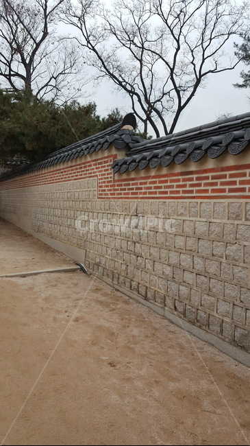 한옥,한옥길,기와,벽돌,길,한국전통,한국문화,korean traditional,korean culture,건축물,건물외관,exterior,building,structure,architecture,construction