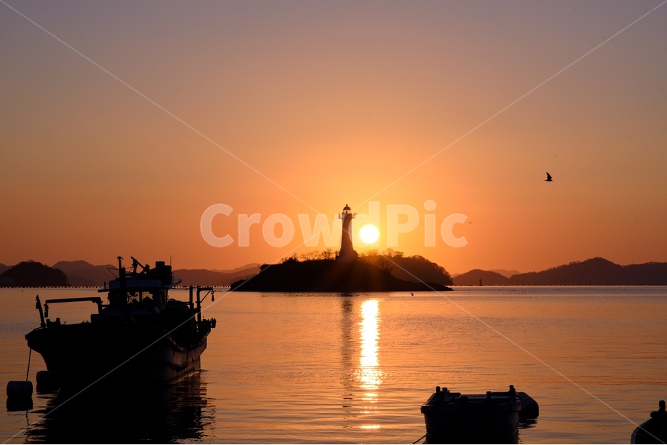 일출,등대,태양,바다,석양,등대,lighthouse,산업,industry,industrial,어업,fishery,fishing industry,watercraft,선박,transportation,교통,vehicle,차량
