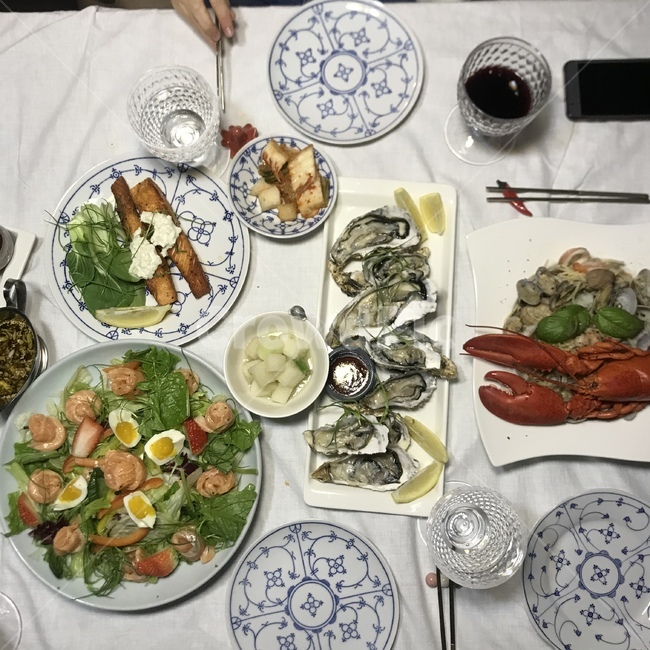 랍스터,연어샐러드,굴,석화,연어스테이크,집밥,음식,요리,식사,맛집,생일상,생일파티,남편생일,food,meal,dish,dinner,lunch,supper,lobster,salmon,oyster,연어,해산물,그릇