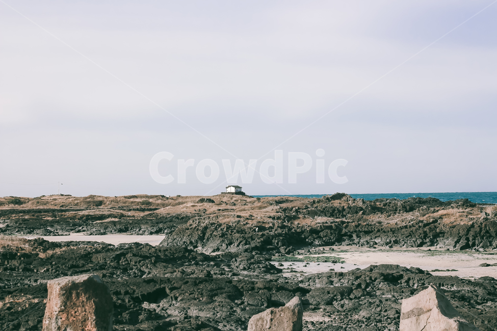 제주,겨울,감성,필름,설산,애월,제주도,자연,바다,산,자연,풍경,nature,landscape,한국자연풍경,한국자연경관,korea nature landscape,제주도,jeju,jeju island,architecture,건축물,building,건물,tower,탑