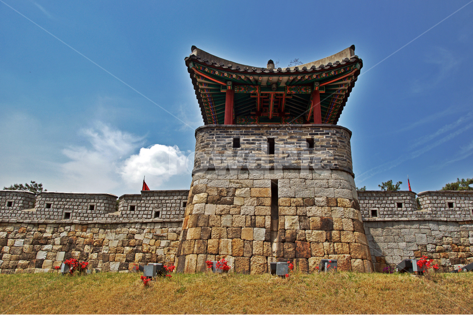 포대,총안,수원화성,유네스코세계문화유산,조선시대,공격시설,성곽,성벽,동일포루,한국전통,한국문화,korean traditional,korean culture,건축물,건물외관,exterior,building,structure,architecture,construction