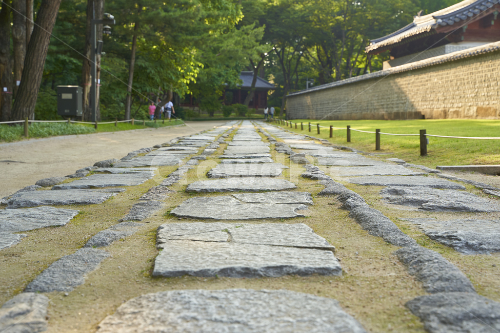 종묘,신로,유적,문화재,문화유산,한국전통,한국문화,korean traditional,korean culture,사람들,대중,군중,other people,crowd,건축물,건물외관,exterior,building,structure,architecture,construction