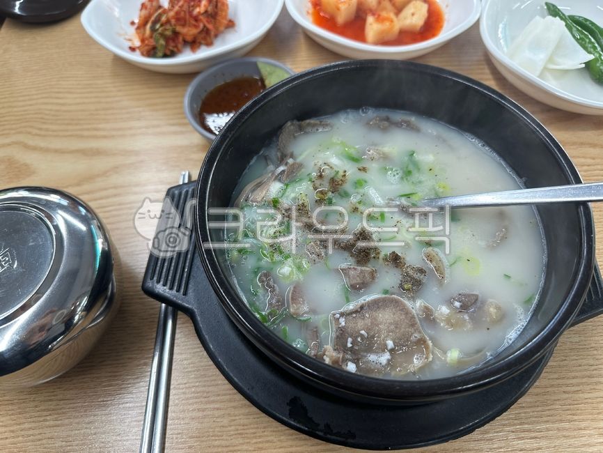 meal,Sullungtang,Beef soup and rice,Oxtail soup,Beef head soup and rice,food