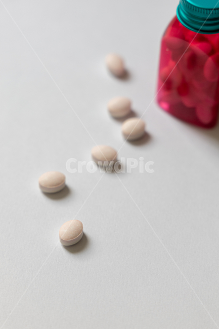 addiction,antibiotic,capsule,care,closeup,concept,cure,dose,drug,group,healthcare,hospital,ill,medical,medicament,medicine,pain,painkiller,pharmaceutical,prescription,recovery,science,supplement,treatment,vitamin,약물치료,알약,비타민,약,약물,치료,처방,치유,영양제
