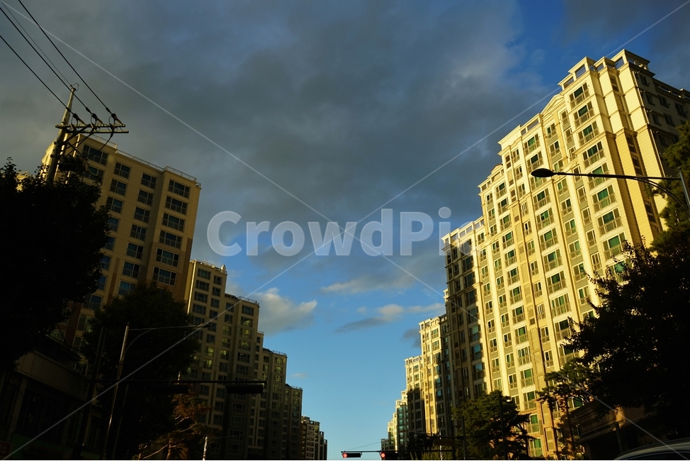 아파트,건물,주거,하늘,구름,석양,햇빛,apartment,sky,cloud,재개발,재건축,투자,투기,건축물,고층건물,urban,town,주거시설,고층아파트,배경,건축,부동산,건설,도시,풍경,city,landscape,한국도시풍경,한국도시경관,korea cityscape,building,office building,사무실 건물,시티,town,metropolis,중심지,urban,어반