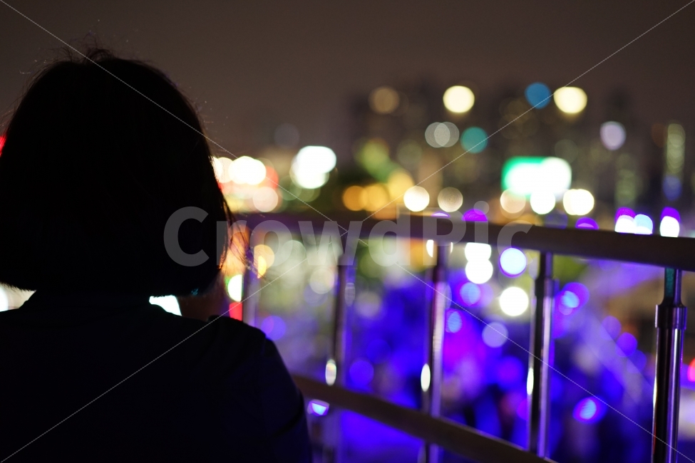 야경,빛,여성,인물,뒷태,야경사진,여자,밤,아름다움,느낌,감성,감성사진,여성사진,사람,야경,밤,풍경,nightscape,night,landscape,도시,city,사람,인물,인간,human,person,여성,여자,woman,female,lady,인물실루엣,사람실루엣,character silhouette,human silhouette,감성,sensible,feeling,railing,난간