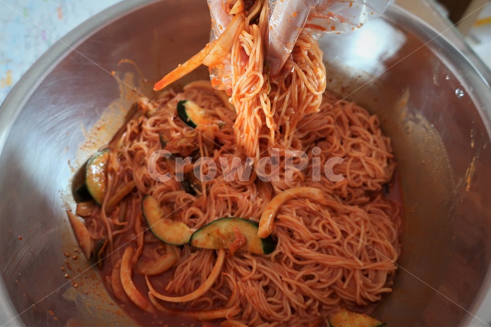 비빔국수,국수,양념,매운,비빔,면요리,비빔면,한식,분식,음식,음식,식재료,요리,food,cook,meal,dishes,food reserves,면류,면요리,noodles