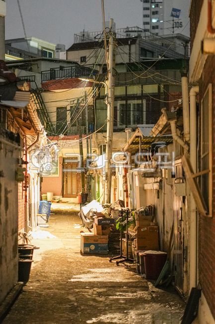 Alley,shantytown,slum,dark,night,late night,evening,moon village,villa,multi-family housing