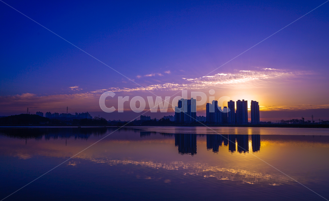 호수,여명,해돋이,일출,구름,하늘,감성,새벽,반영,투영,풍경,도시,풍경,city,landscape,한국도시풍경,한국도시경관,korea cityscape,nature,자연,outdoors,옥외,dusk,황혼,dawn,sky,red sky,붉은 하늘,sunset,일몰
