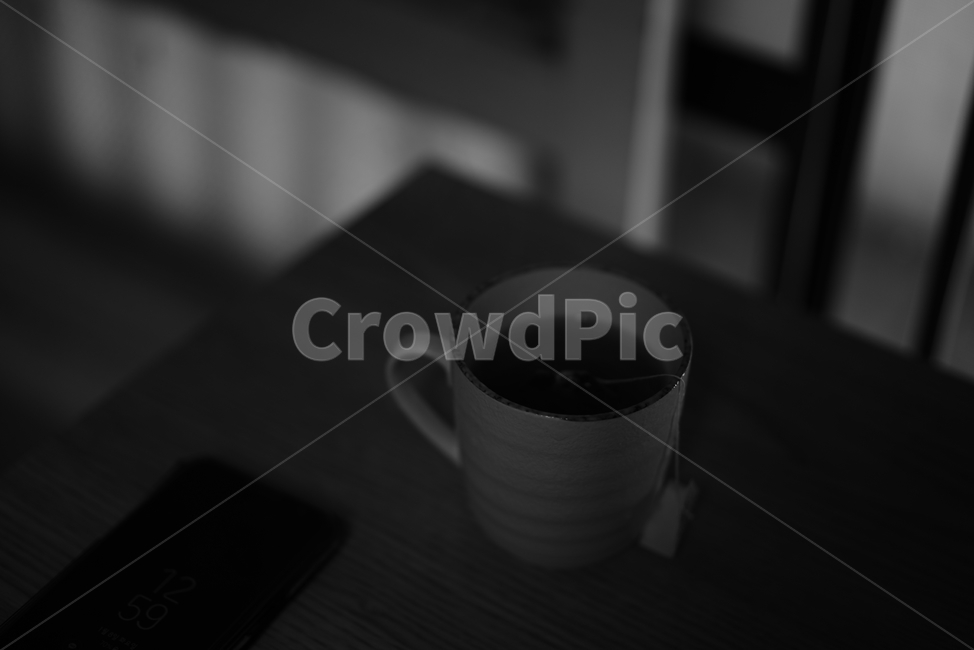 느낌,차,티타임,tea,cup,휴식,컵,유리,쉼,어둠,분위기,머그컵,일상,감성,음료수,drink,beverage,흑백,모노톤,monochrome,black and white