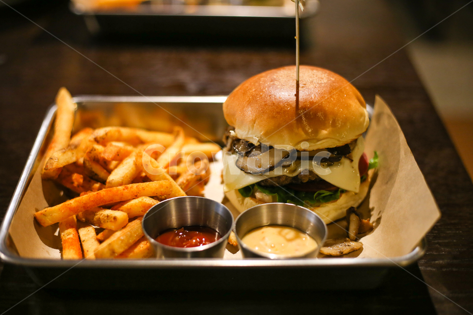 bread,lunch,cook,restaurant,food photography,best,hamburger,food,canon,Burger,meal,French fries,ingredients,handmade,western food