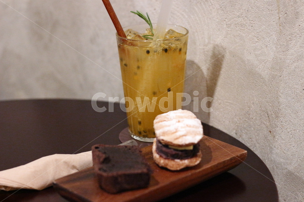drink,마실것,카페,음료,레몬,레몬에이드,빨대,유리컵,케이크,빵,디저트,간식,후식,dessert,snack,음료수,drink,beverage