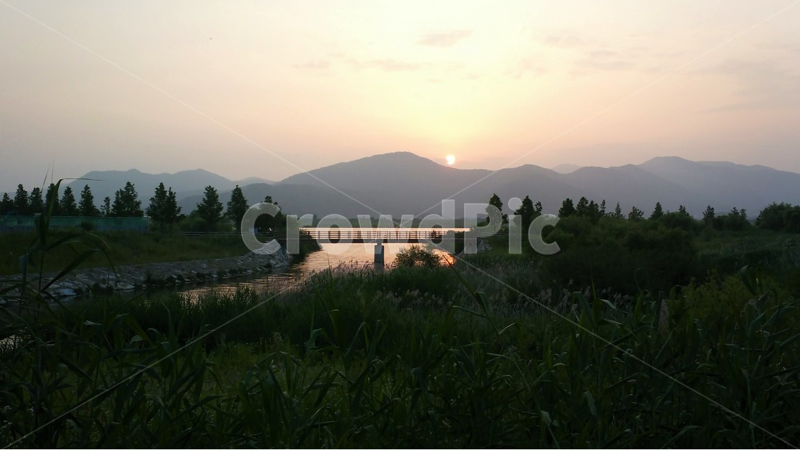 강,산,노을,하늘,구름,river,mountains,terrain,sunset,sky,clouds,경치,자연,풍경,nature,landscape,시골,마을,country,rural,town,outdoors,옥외,water,물