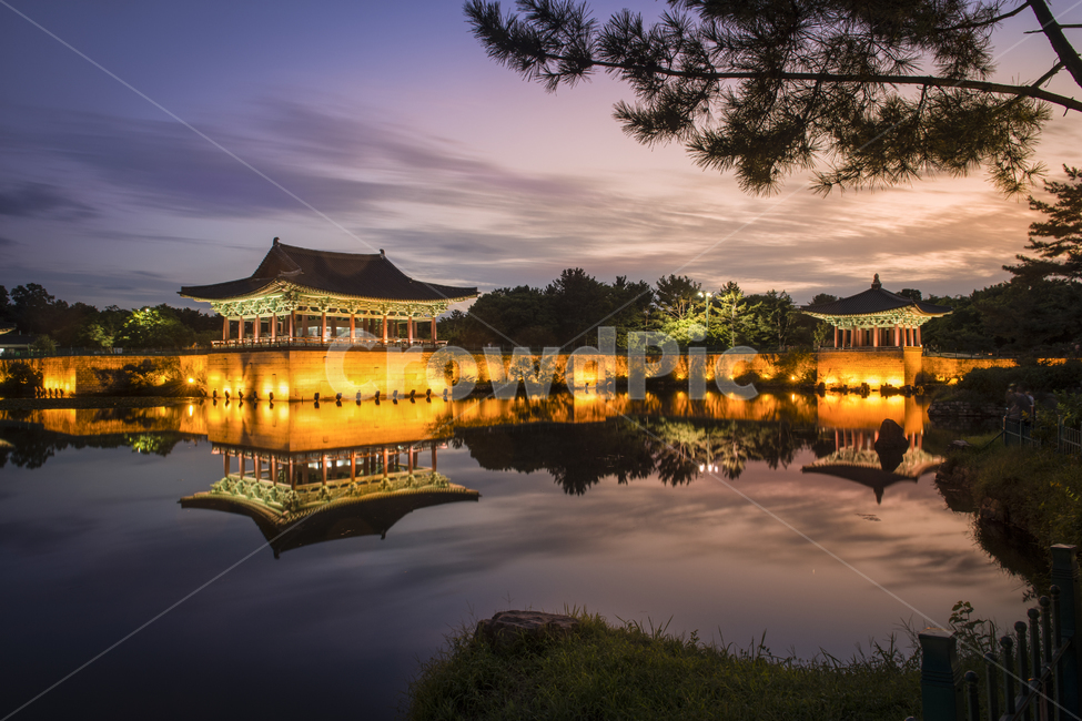 night view,reflection,Anapji Pond,Donggung Palace and Wolji Pond,sunset,cultural property,Gyeongju,Korea