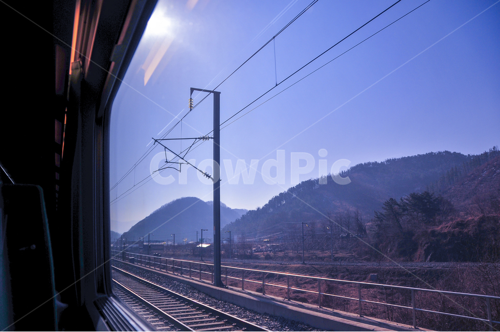 열차,기차,차창,창밖풍경,ktx,창문,교통,교통수단,traffic,transportation,train track,기찻길,railway,철도,rail,레일