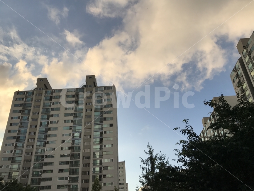 아파트,건축물,하늘,도시,건물,도시,풍경,city,landscape,건축물,건물외관,exterior,building,structure,architecture,construction,high rise,고층 건물,town,시티,urban,어반,apartment building