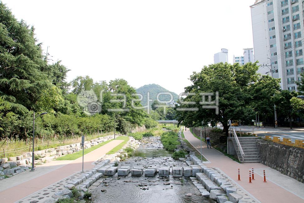 sidewalk,stepping stone,city,nature,pool,riverside,water,stone,rock,flagstone,stream,road,complex,River,waterside park,stone bridge,river path,boardwalk,park,walk,apartment