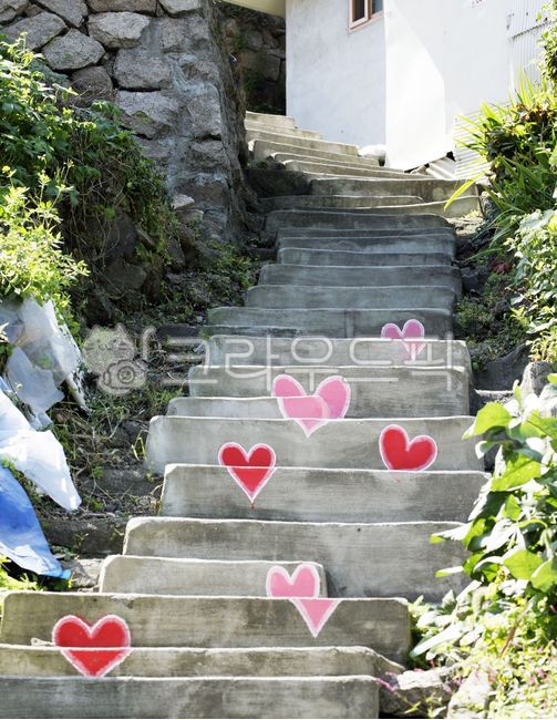 alleyways,vintage,hearts,stairs,reemergence,arrows,graffiti,muralvillages,greens,plants,cement
