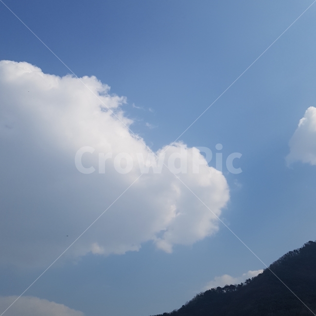 자연,구름,산,하늘,하늘색,파랑색,푸른,상쾌함,봄,풍경,여유,sky,blue,cloud,spring,view,image,nature,daily,rest,자연,풍경,nature,landscape,weather,날씨,outdoors,옥외,cumulus,적운