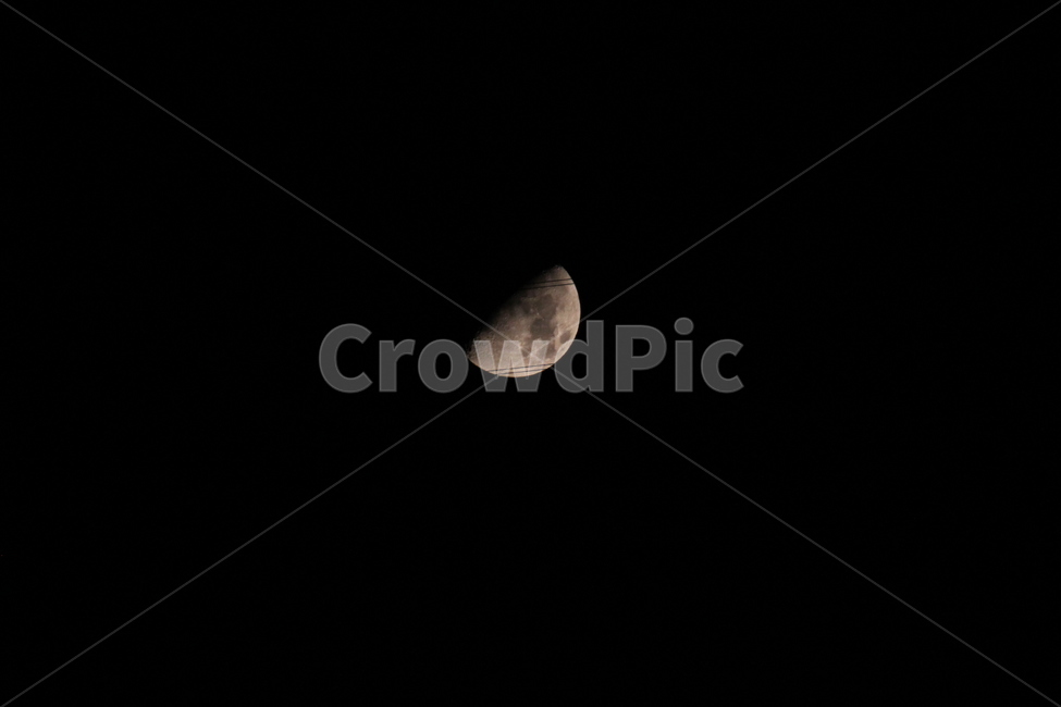 달,천체,하늘,밤,어두움,야경,밤,풍경,nightscape,night,landscape,nature,자연,outdoors,옥외,astronomy,천문학,universe,우주,moon,outer space,대기권 밖