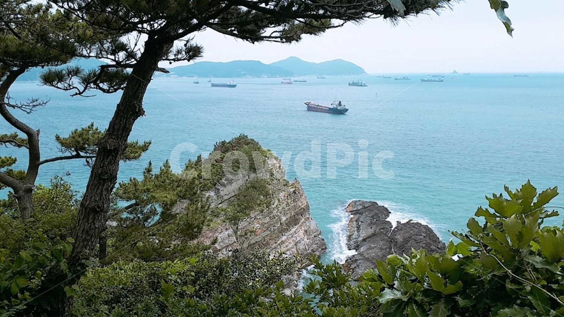 부산바다,바다,파란색,하늘,부산,바닷가,해수욕장,절벽,해안절경,동백섬,자연,풍경,nature,landscape,land,땅,outdoors,옥외,ocean,대양,sea,water,물,shoreline,해안선,coast,연안