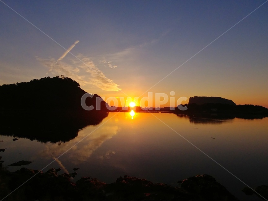 일출,풍경,감성,바탕이미지,백그라운드,자연,하늘,구름,바다,자연,풍경,nature,landscape,한국자연풍경,한국자연경관,korea nature landscape,outdoors,옥외,red sky,붉은 하늘,dawn,새벽,dusk,황혼,sunset,일몰,sky
