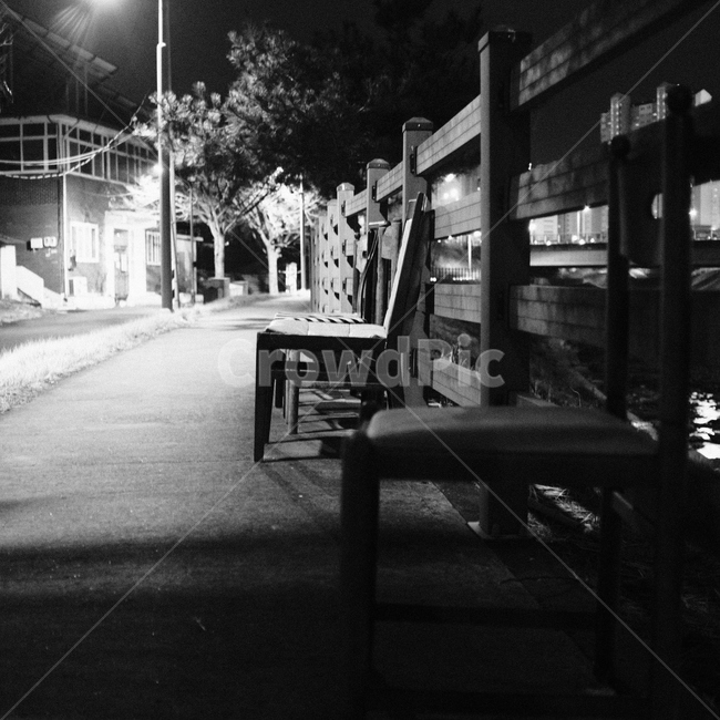 furniture,가구,chair,의자,흑백,흑백사진,산책로,산책,모노톤,monochrome,blackandwhite,감성사진,감성