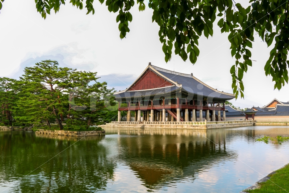 경복궁,서울,고궁,기와집,왕,장엄함,역사,전통,ancient,famous,travel,city,architecture,asian,gate,scenery,historic,imperial,traditional,water,old,buildings,moat,tourist,empire,historical,랜드마크,landmark,tourist attraction,한국랜드마크,한국관광지,한국명소,korea landmark,korea tourist attraction
