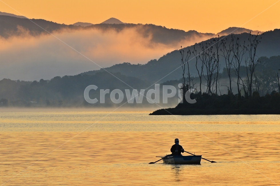 boat,보트,transportation,교통,person,사람,human,인간,outdoors,옥외,nature,자연,dawn,새벽,light,빛,flare,플레어,sunlight,햇빛,sky,하늘,redsky,붉은하늘,양평,두물머리,일출,두물머리아침,나룻배,여명,나무,자연,풍경,nature,landscape,한국자연풍경,한국자연경관,korea nature landscape