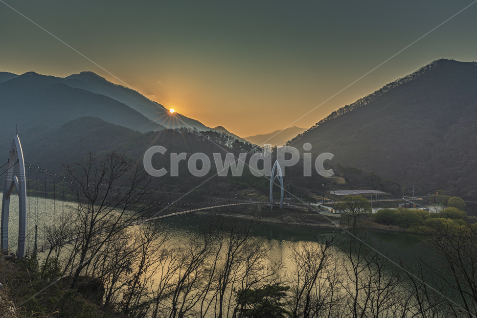 일출,호수,출렁다리,새벽,산,둘레길,옛길,트레킹,하늘,sunrise,lake,floatingbridge,dawn,mountain,circle,oldroad,trekking,sky,자연,풍경,nature,landscape
