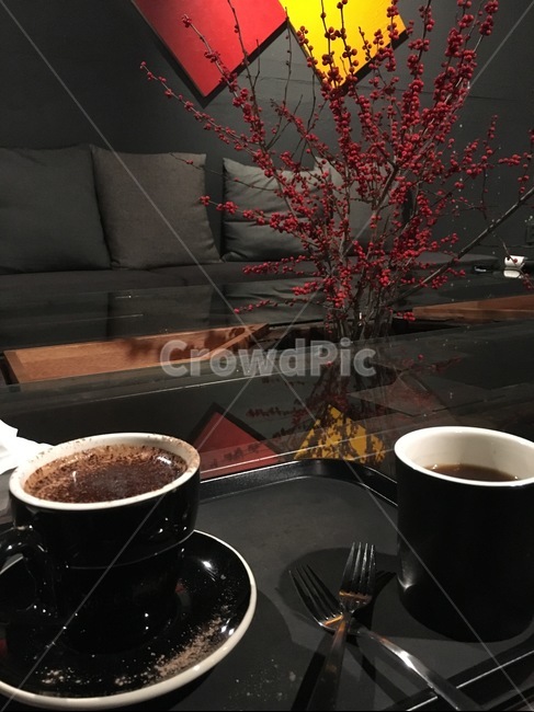 커피한잔,분위기카페,어두운분위기,우울한분위기,따뜻한코코아,커피