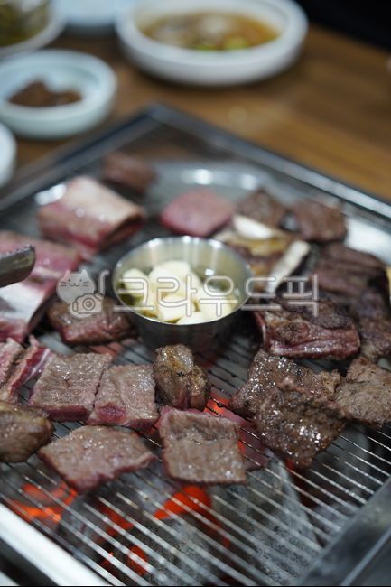 beef ribs,meat eating,beef,rib,Korean beef,food,meal,bbq,BBQ,grilling,meat,ingredients,fire,roast
