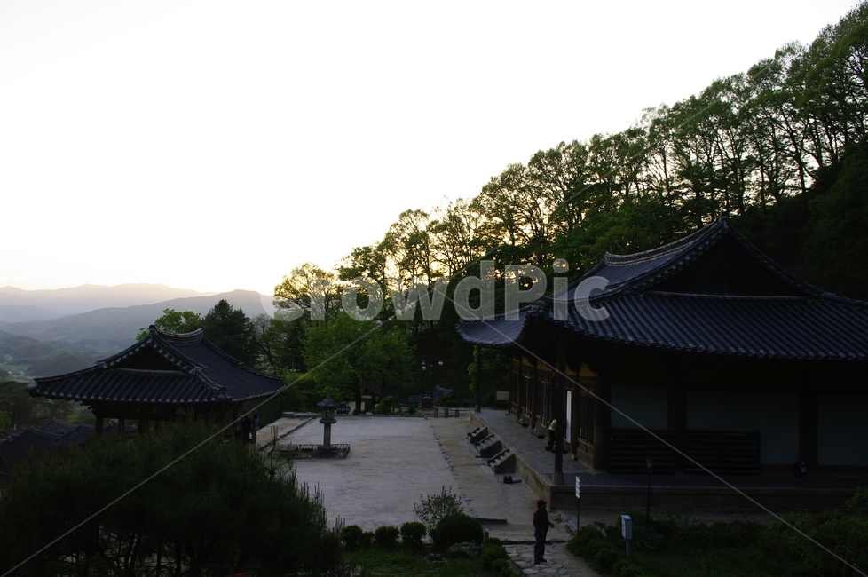 부석사,사찰,건축,전통건축,traditional,전통,기와지붕,풍경,산,자연,풍경,nature,landscape,한국자연풍경,한국자연경관,korea nature landscape,한국전통,한국문화,korean traditional,korean culture,human,인간,person,사람
