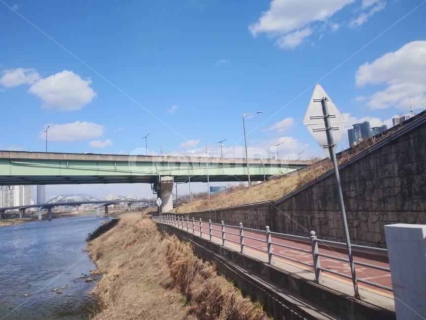 하늘,구름,봄,물,nature,자연,outdoor,옥외,azuresky,푸른하늘,sky,road,도로,freeway
