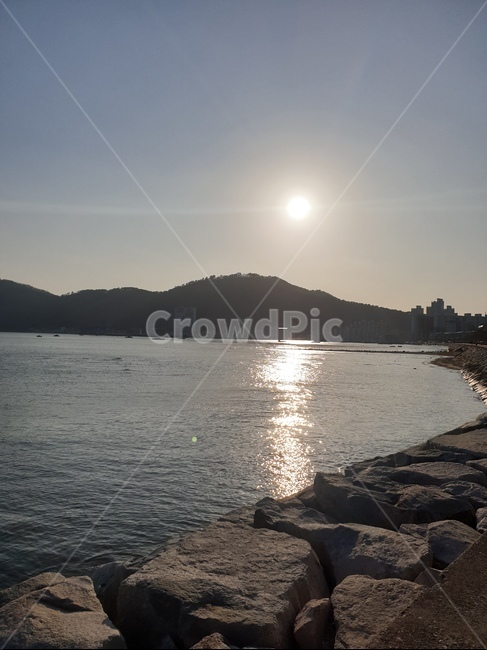 노을,바다,햇빛,산,섬,돌,오후,해질녘,sunshine,sunset,일몰,ゆうやけ,scenery