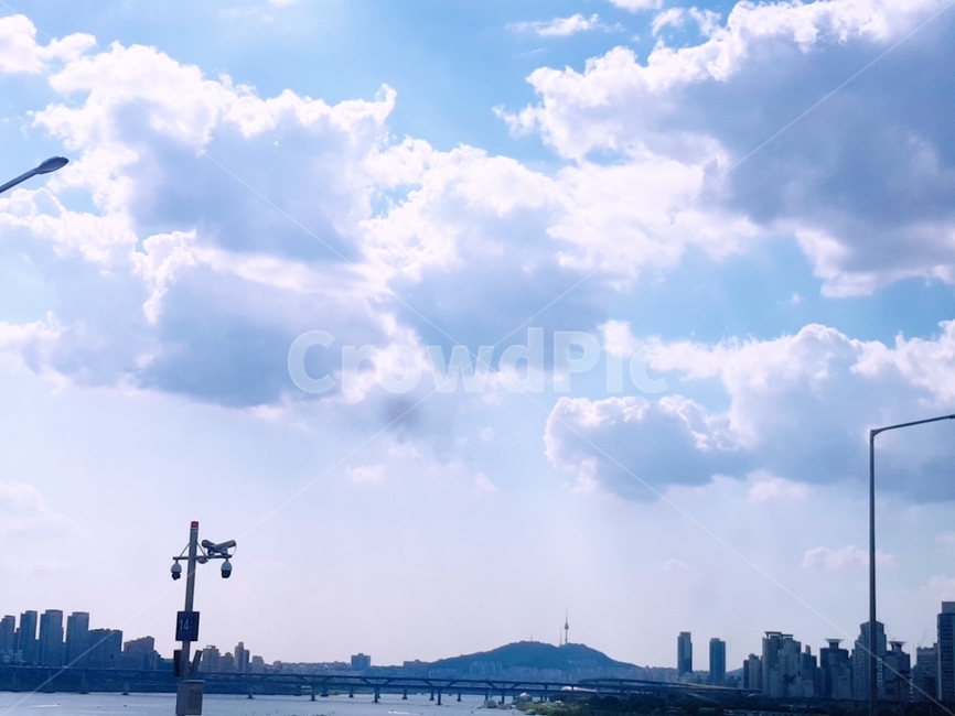 구름,cloud,전봇대,먹구름,하늘,sky,하늘색,파란색,맑은하늘