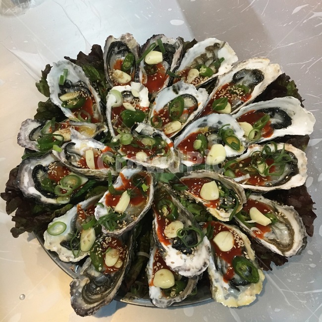 굴,석화,하프셀,oyster,초장,마늘,고추,해산물,조개,음식,식재료,요리,food,cook,meal,dishes,food reserves