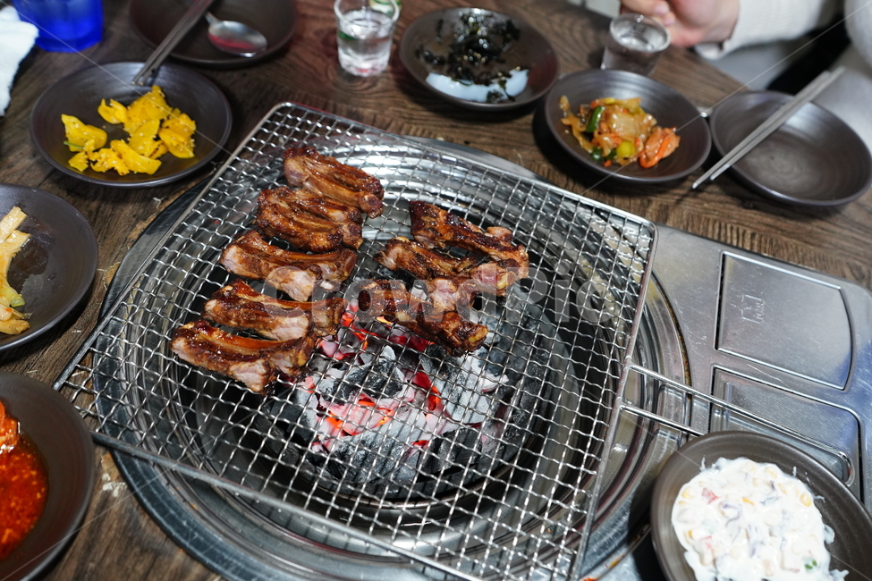 등갈비,육식,육류,간식,먹거리,음식,식사,안주,구이,한식,고기,음식,식재료,요리,food,cook,meal,dishes,food reserves,육류,고기,meat,한식,한국음식,한국요리,korean food,korean dishes,korean meal,korean cook