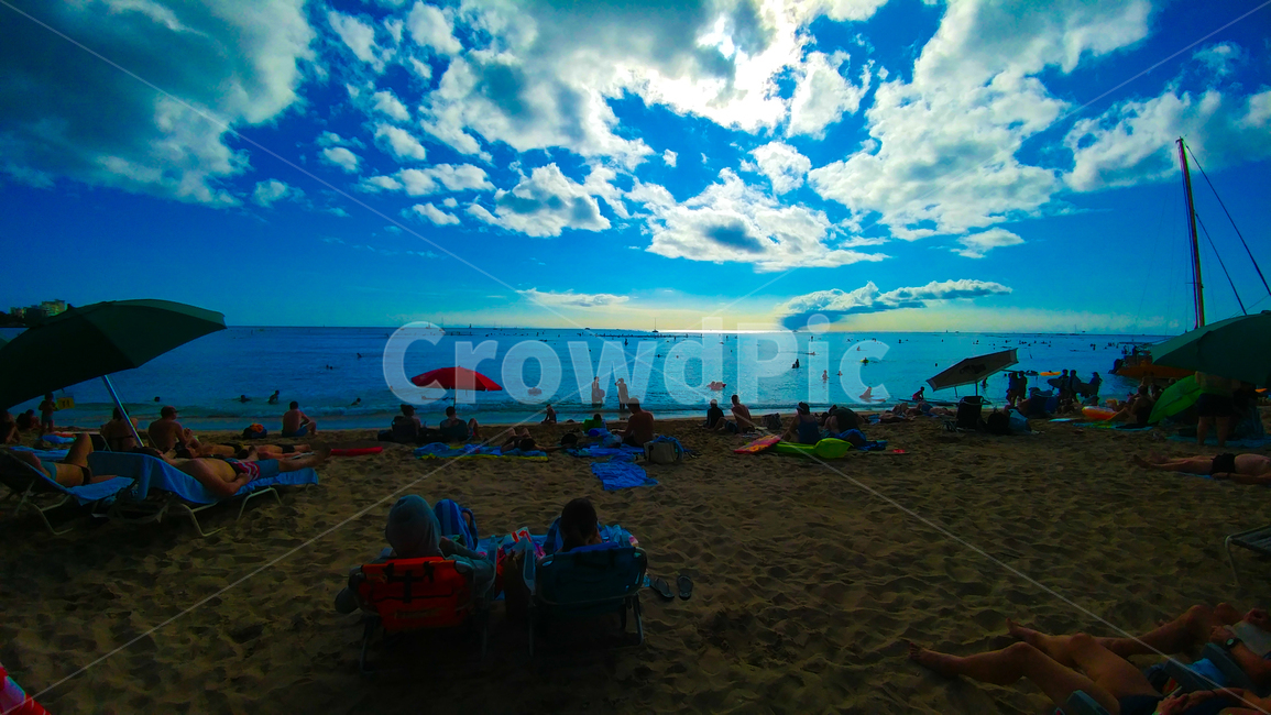 waikiki,hawaii,하와이,해변,와이키키,구름,감성,돗자리,파라솔,바다,파란하늘,여름,계절,summer,season,해변,바다,beach,sea,사람들,대중,군중,other people,crowd,여행,휴가,traveling,vacation,trip