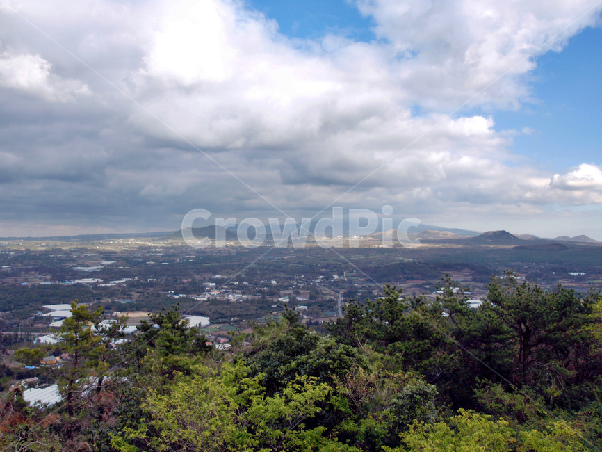저지오름,올레13코스,올레길,제주,흰구름,푸른하늘,마을,전경,제주도,jeju,jeju island,시골,마을,풍경,landscape,country,rural,town,경치,outdoors,옥외,nature,자연,scenery