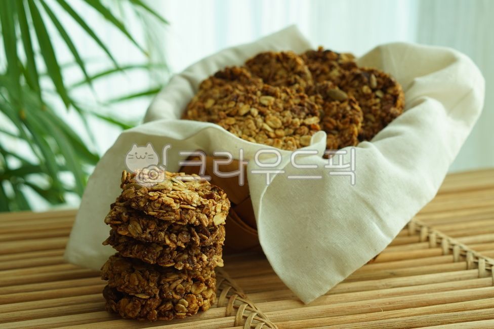 카페,오트밀,그래놀라,요거트,씨리얼,아침식사,간편식,다이어트,유지어터,건강,슈퍼푸드,귀리,음식,식재료,요리,food,cook,meal,dishes,food reserves