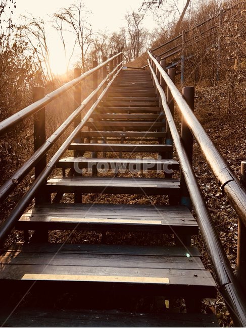 하늘공원,야외,하늘,해질녘,sky,park,sunset,자연,풍경,nature,landscape,staircase,계단,banister,난간,handrail,rail,레일,transportation,교통,train track,기찻길,railway,철도